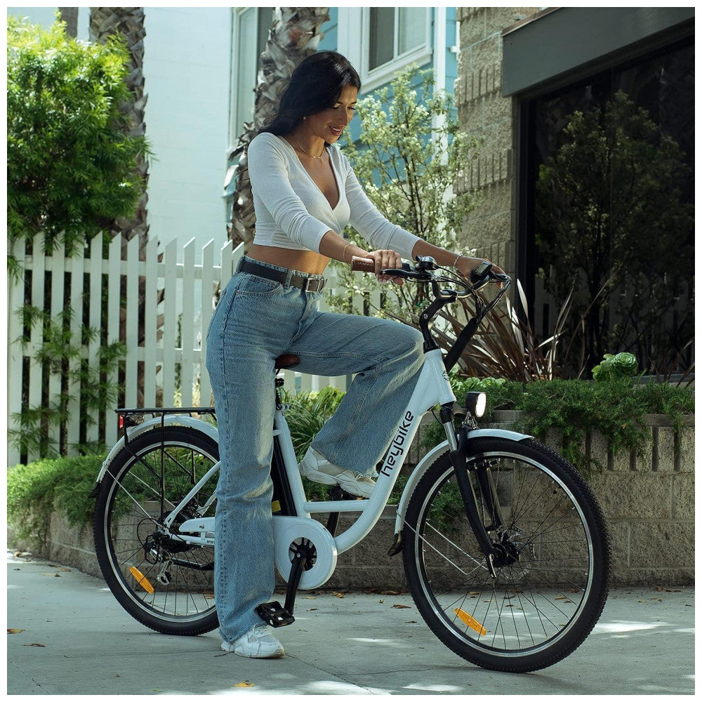 Bicicleta Elétrica para Adultos até 64km com 7 Velocidades, Bateria Removível, 36V 350W, Heybike, Branca
