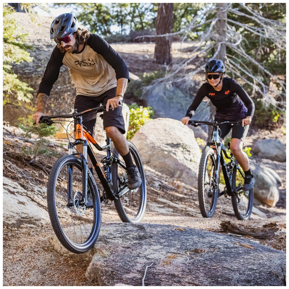 Bicicleta Mountain Bike Mongoose Impasse 1.0 – Aro 27,5″, 7 Velocidades, Suspensão Completa, Freios a Disco, Cor Laranja